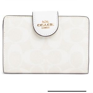 COACH Signature Medium Corner Zip Wallet "NEW"